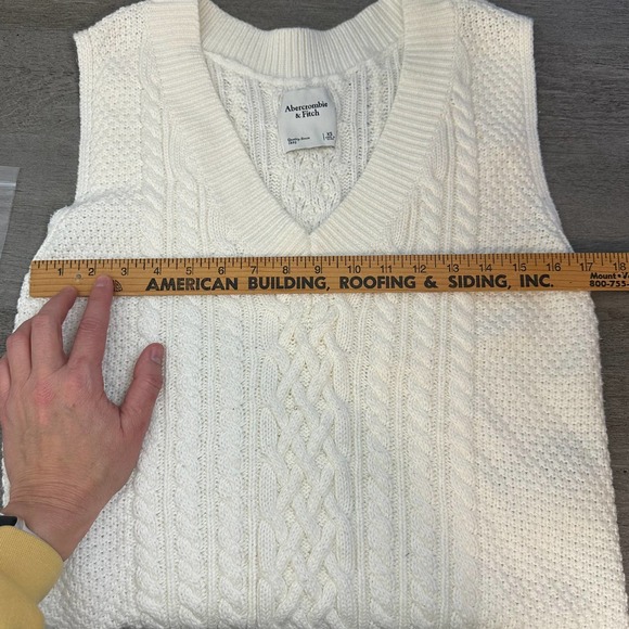 Abercombie & Fitch Cable knit Sweater Vest White XS - Picture 6 of 7